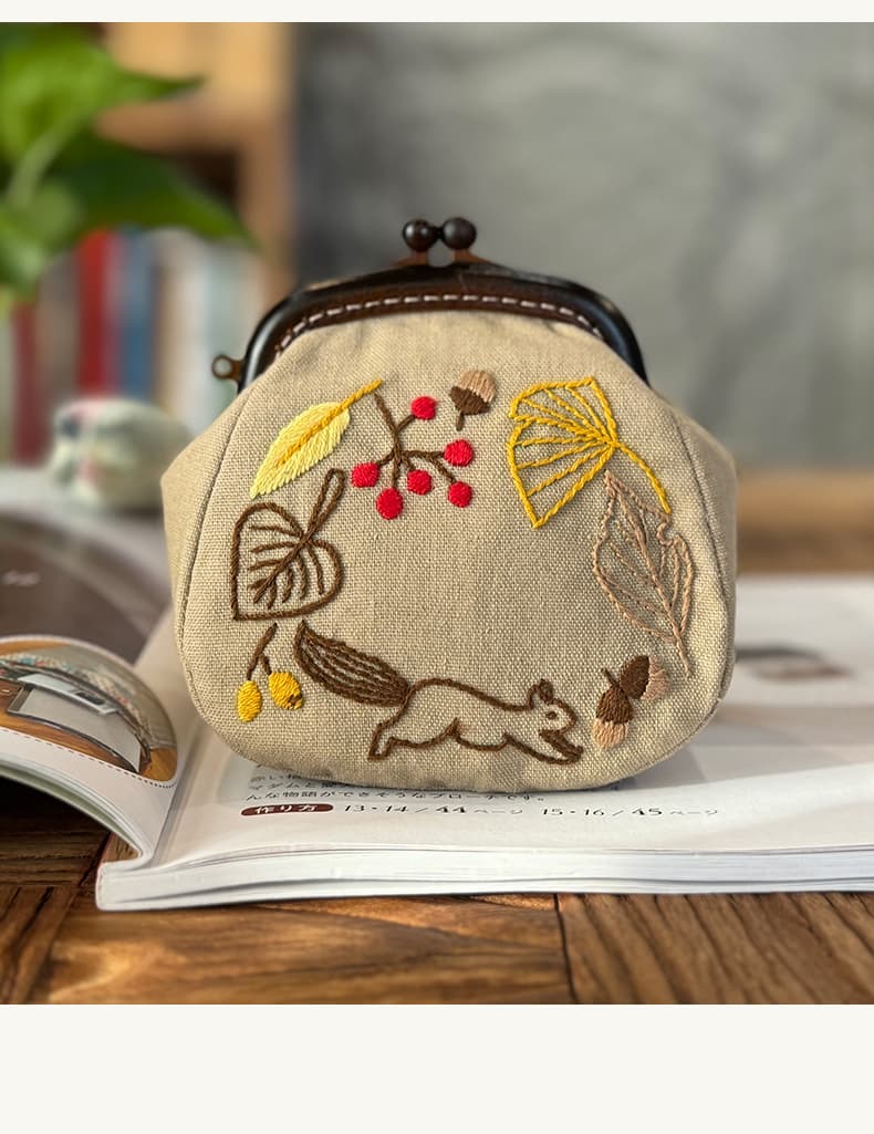 二つ折り財布 季節の彩り 刺繍がま口財布