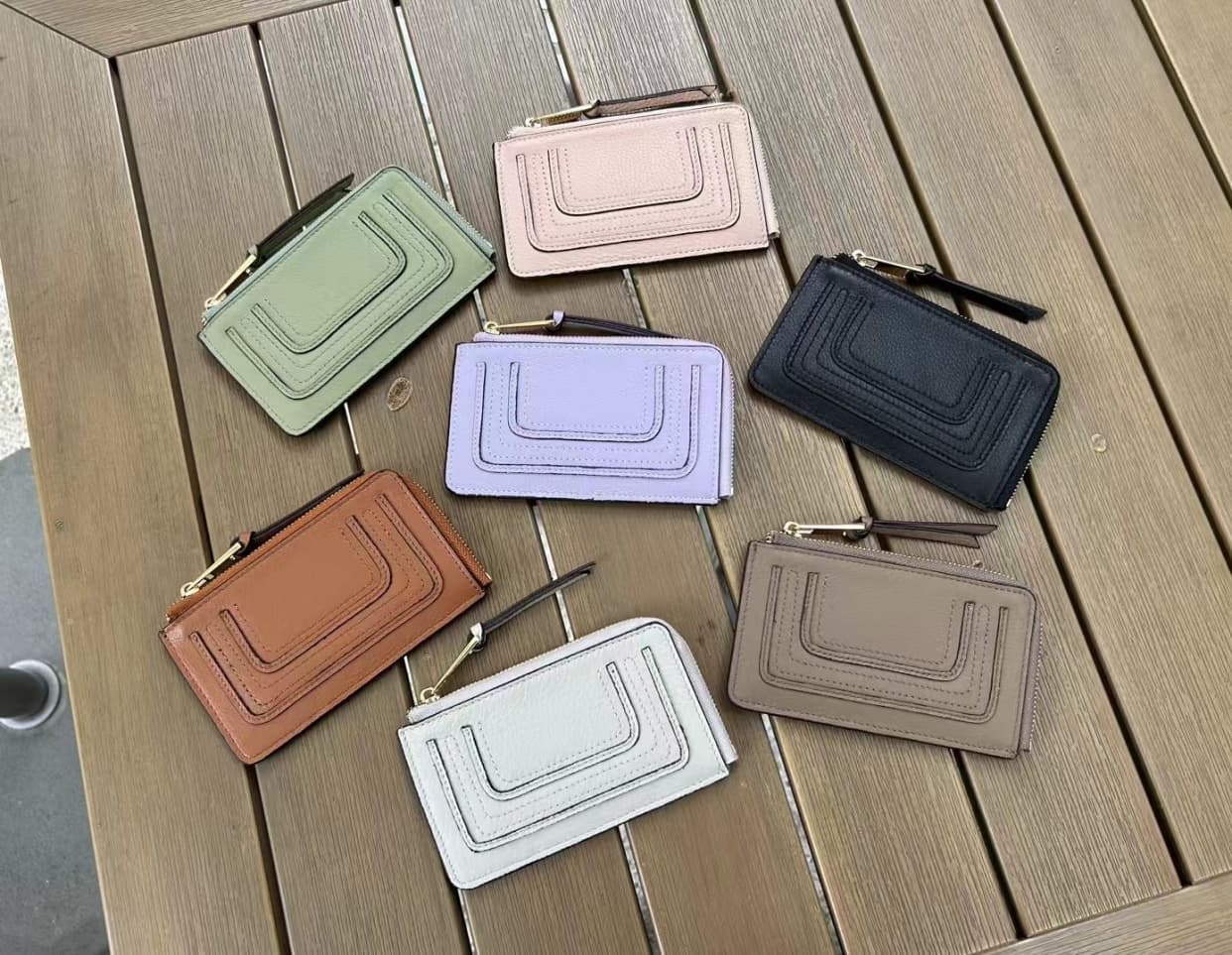 二つ折り財布 スリムなカードケース