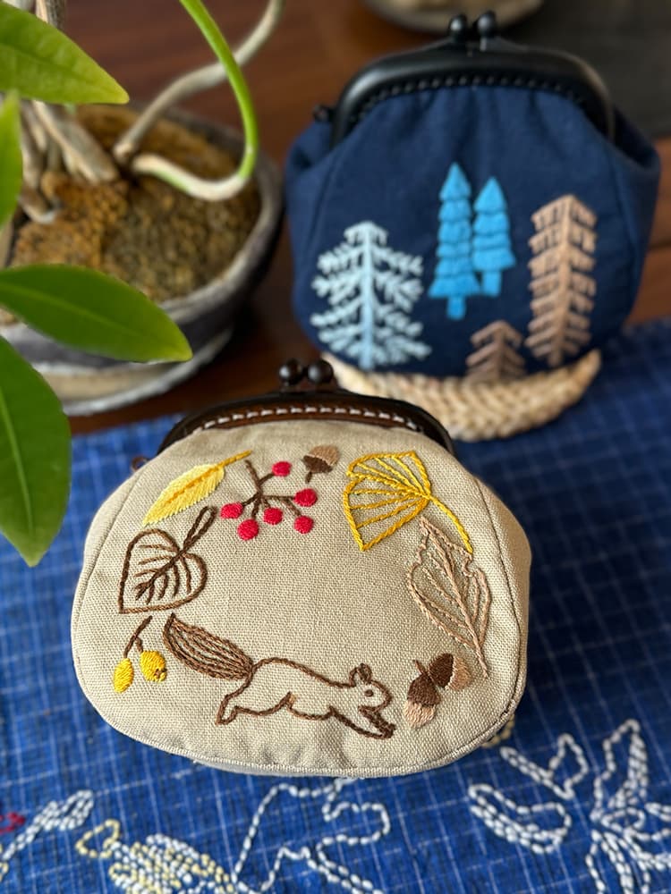 二つ折り財布 季節の彩り 刺繍がま口財布