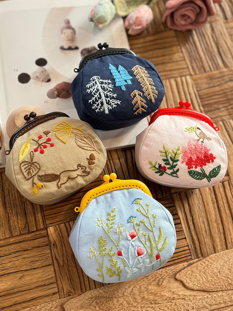 二つ折り財布 季節の彩り 刺繍がま口財布