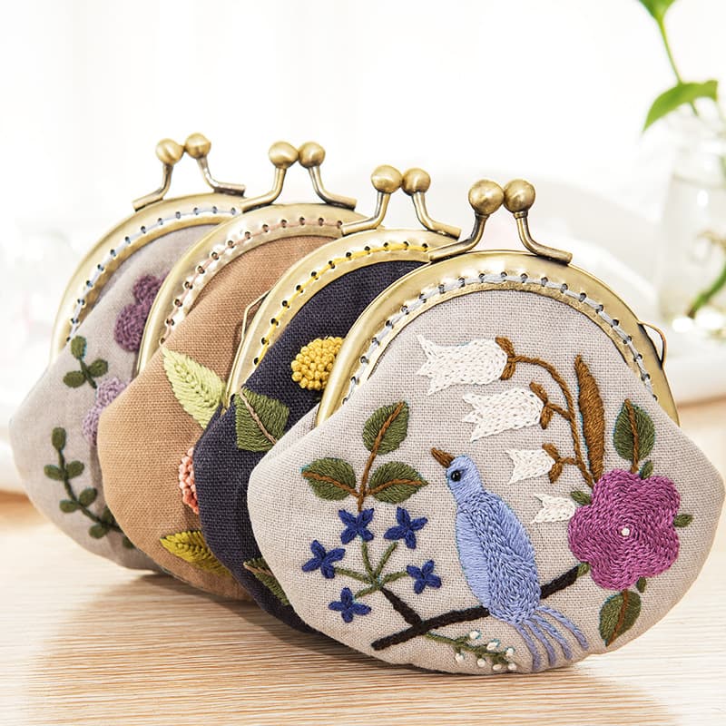 二つ折り財布 手刺繍花鳥模様がま口財布