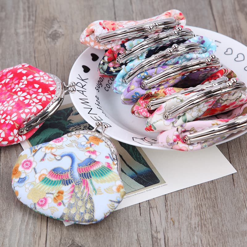 二つ折り財布 花鳥模様のミニがま口財布