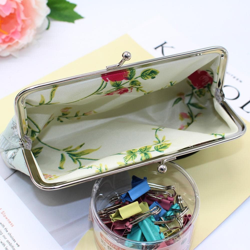 二つ折り財布 花柄刺繍がま口財布