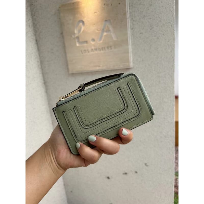 二つ折り財布 スリムなカードケース
