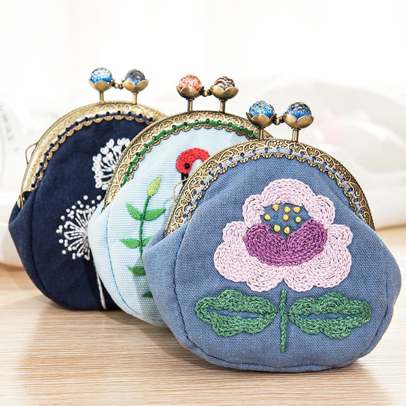 二つ折り財布 手刺繍花鳥模様がま口財布