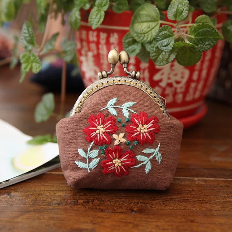 二つ折り財布 草花刺繍のがま口小物入れ