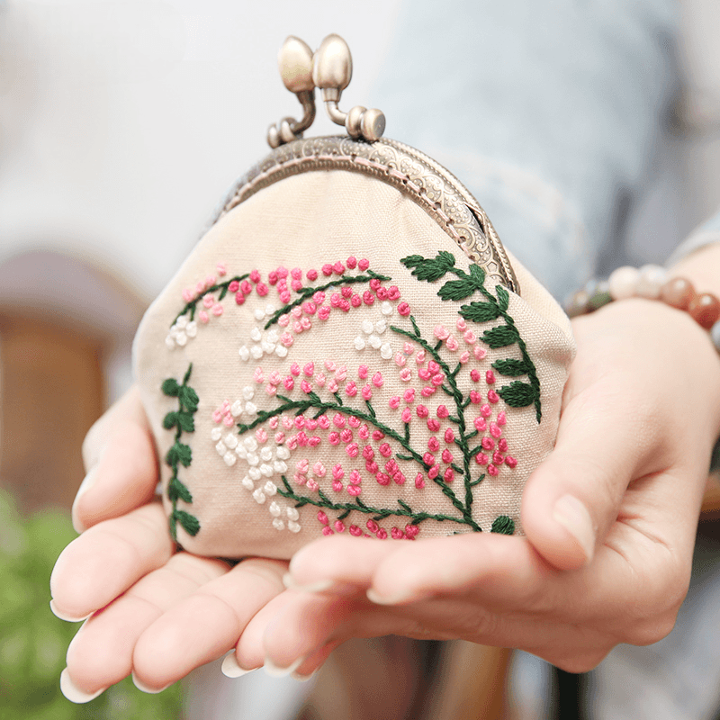 二つ折り財布 草花刺繍のがま口小物入れ