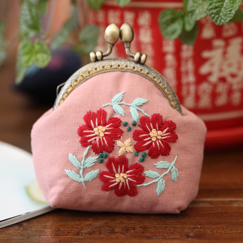 二つ折り財布 草花刺繍のがま口小物入れ