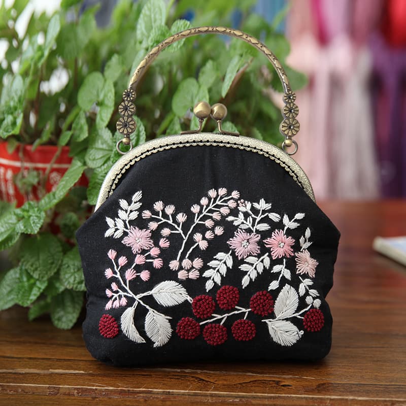 二つ折り財布 草花刺繍のがま口小物入れ