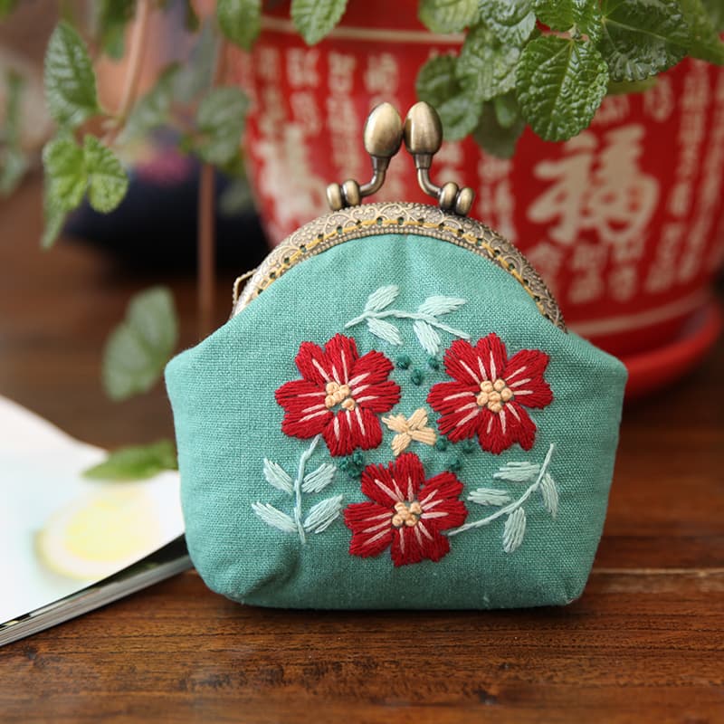 二つ折り財布 草花刺繍のがま口小物入れ